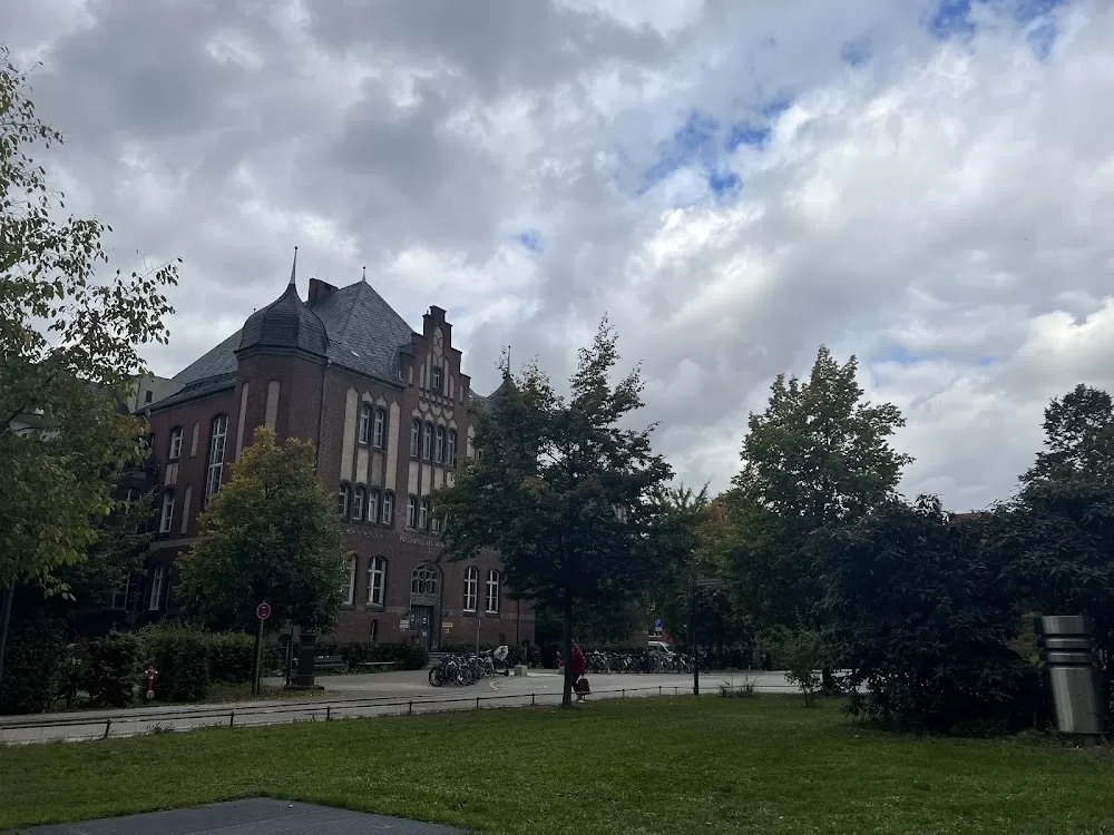 Charité – Universitätsmedizin Berlin Klinik für Psychiatrie und Psychotherapie - Photo 7