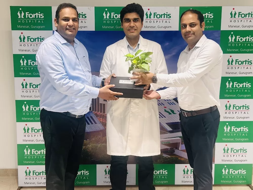 Dr Karn Mehra - Pulmonologist | Fortis Hospital - Gurugram - Photo 1