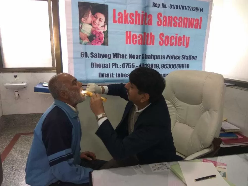 Dr. Sunil Kumar - Cancer Doctor | Cancer Surgeon | Cancer Treatment | Oncologist | Onco Surgeon | Cancer Specialist | Bhopal - Photo 3
