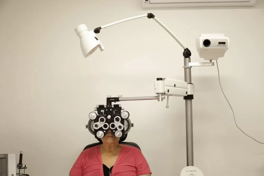Clinica de Los Ojos - Photo 6