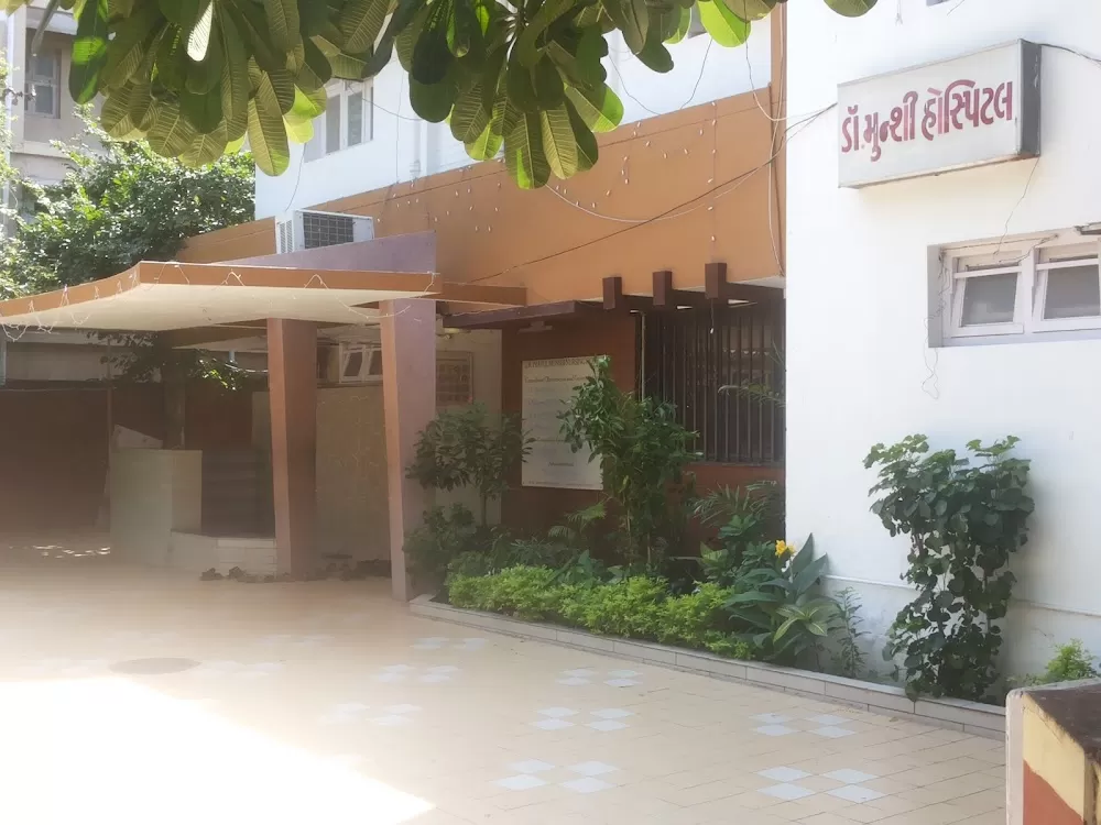 Munshi Hospital(Dr Praful Munshi Hospital) - Photo 1