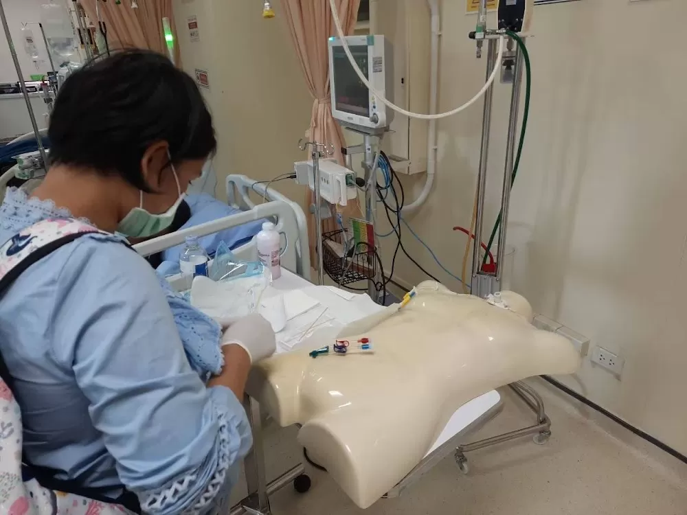 คลินิกไตเทียม ศูนย์ศรีพัฒน์ คณะแพทยศาสตร์ มหาวิทยาลัยเชียงใหม่ 110/392 ถ.อินวโรรส ต.ศรีภูมิ อ.เมือง จ.เชียงใหม่ - Photo 2