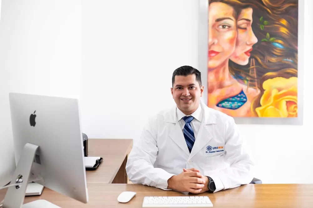 Dr. Jonathan Valenzuela, Urología Ginecológica y disfunción de Piso Pélvico - Photo 1