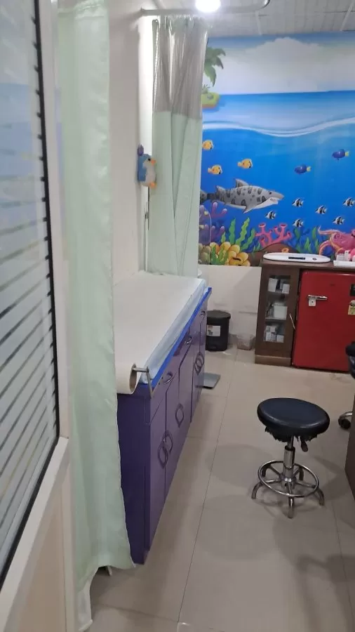 Dr Shailender Prasad - Pediatrician in Noida I Child specialist in Noida I Child Doctor I vaccination clinic I Neonatologist - Photo 1