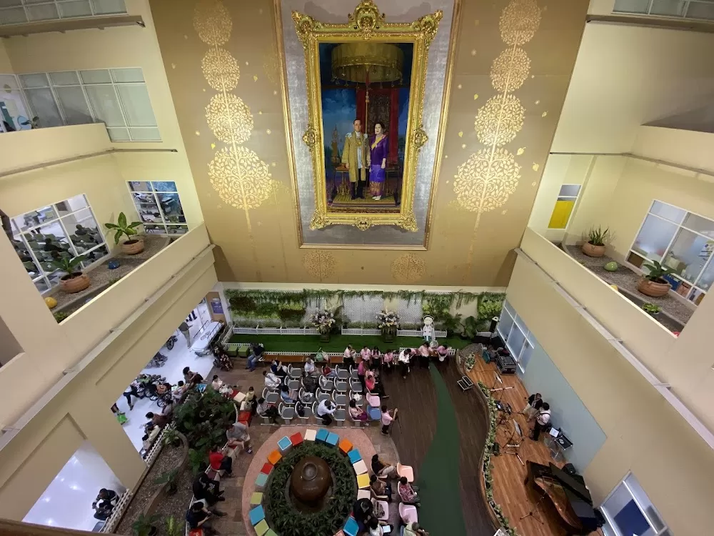 Somdech Phra Debaratana Medical Centre Ramathibodi Hospital - Photo 5