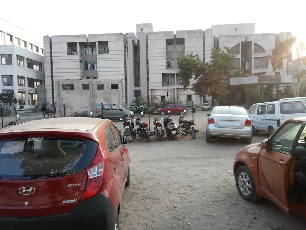 U N Mehta Institute of Cardiology & Research Centre - Photo 2