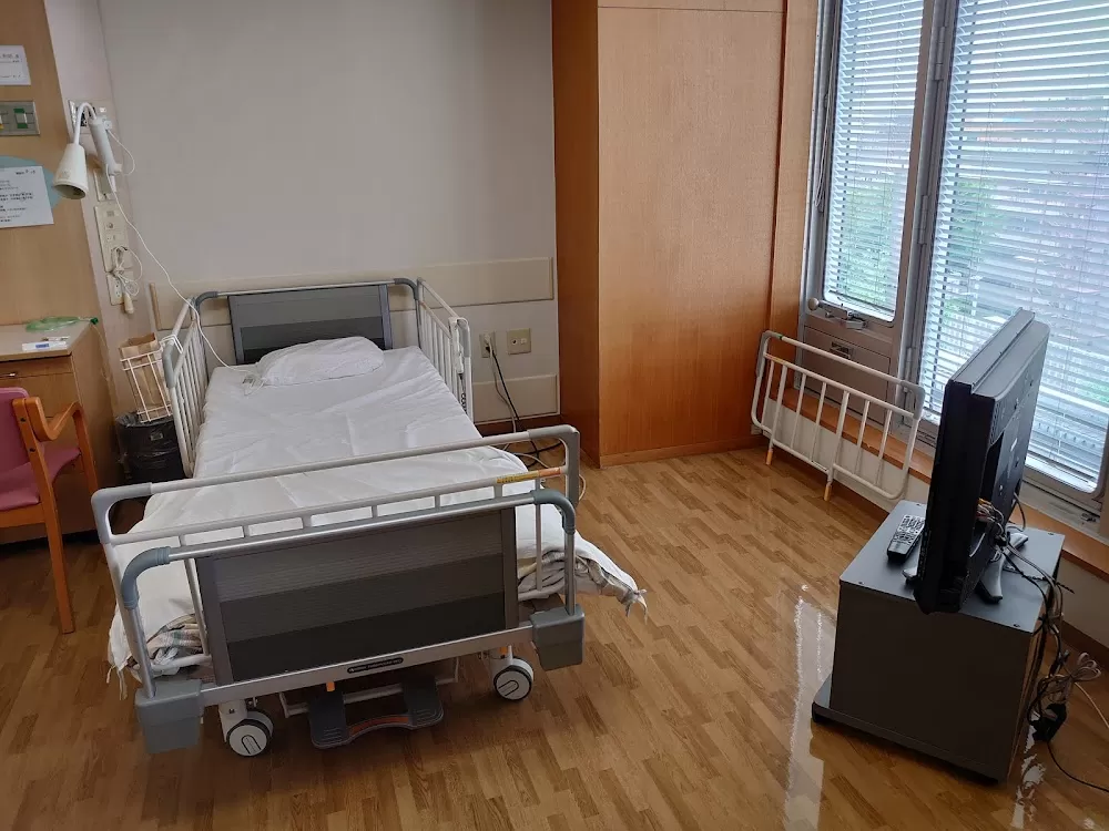 Toranomon Hospital Kajigaya - Photo 2