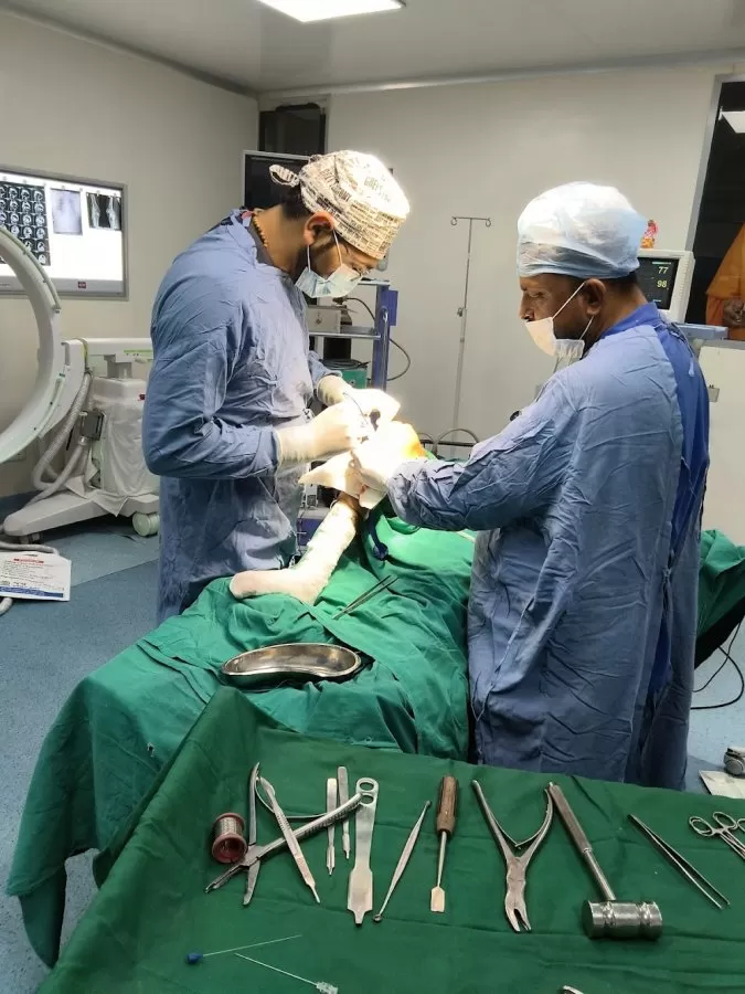 𝗧𝗮𝘁𝘀𝗮𝘁 𝗢𝗿𝘁𝗵𝗼𝗽𝗲𝗮𝗱𝗶𝗰 𝗦𝗽𝗲𝗰𝗶𝗮𝗹𝗶𝘁𝘆 𝗛𝗼𝘀𝗽𝗶𝘁𝗮𝗹 - Joint Replacement Hospital in Satelitte Ahmedabad - Photo 1