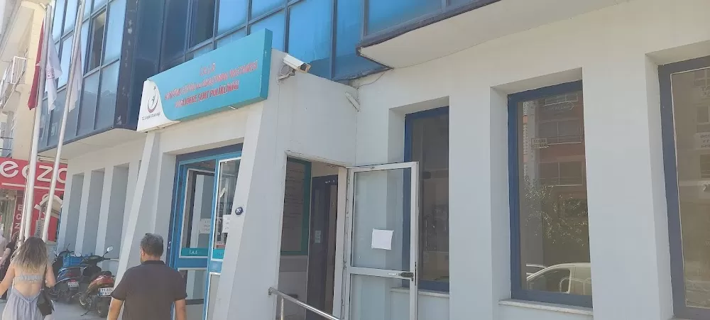 İzmir Atatürk Eğitim Ve Araştırma Hastanesi Narlıdere Semt Polikliniği - Photo 8