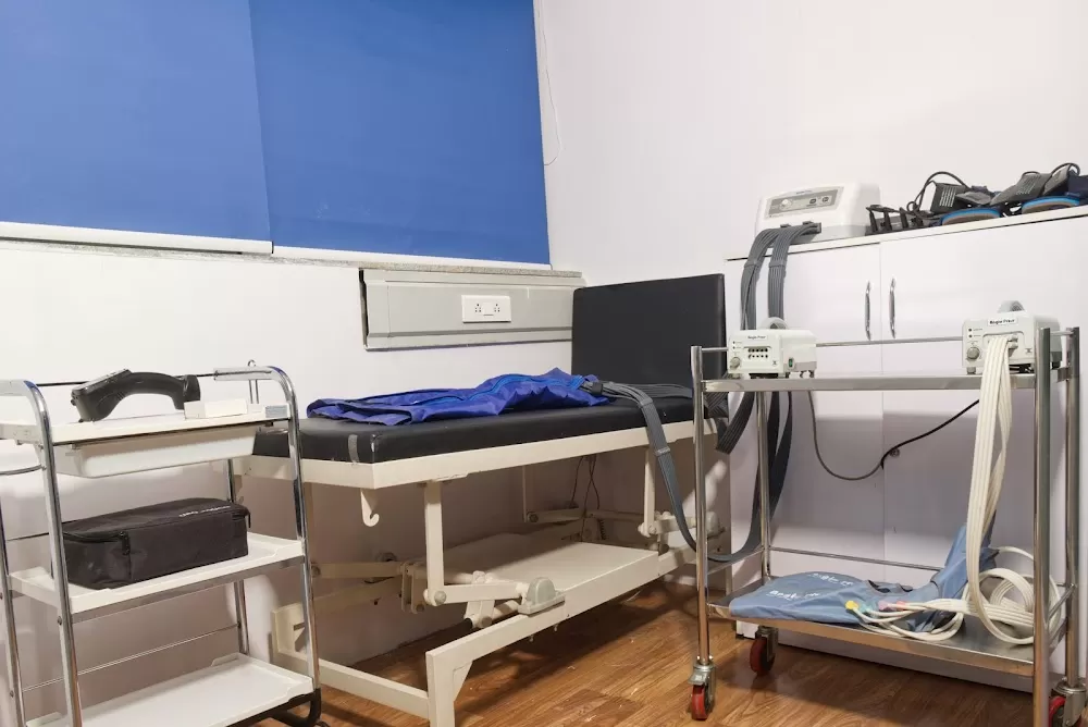 FootSecure Malleshwaram | Best Foot & Ankle Surgeon, Sports Injury and Wound Care Hospital - Photo 4
