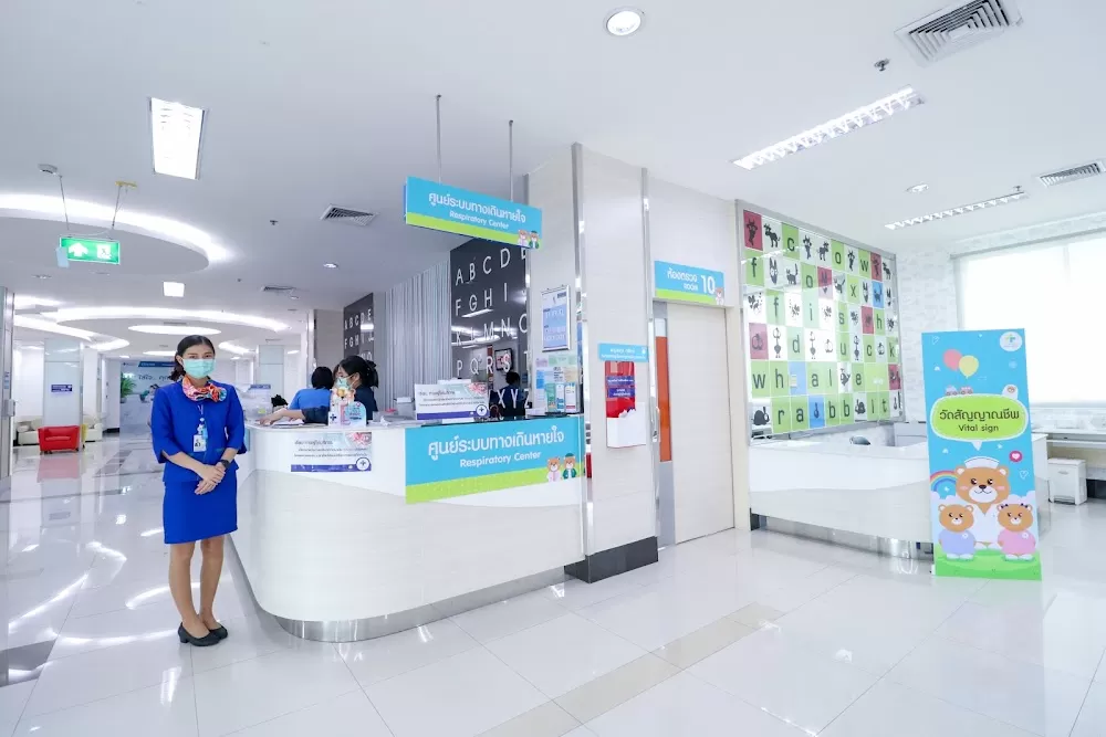 Synphaet Ramintra Hospital - Photo 5