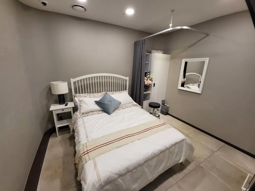쉬즈힐의원 (SH Clinic) - Photo 1