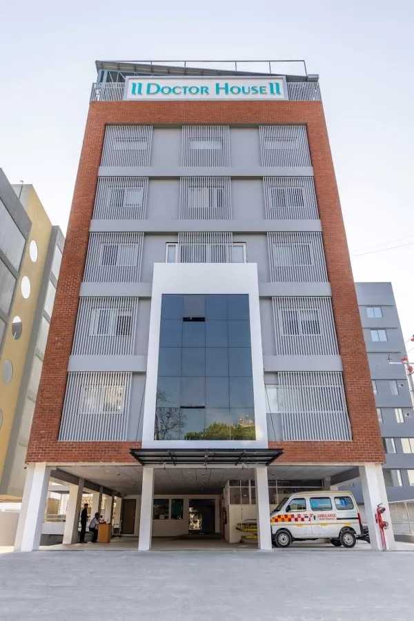 Doctor House (Mission Gastrocare/Hemato-oncology clinic/Dr Udayan's lab), Vadodara - Photo 3