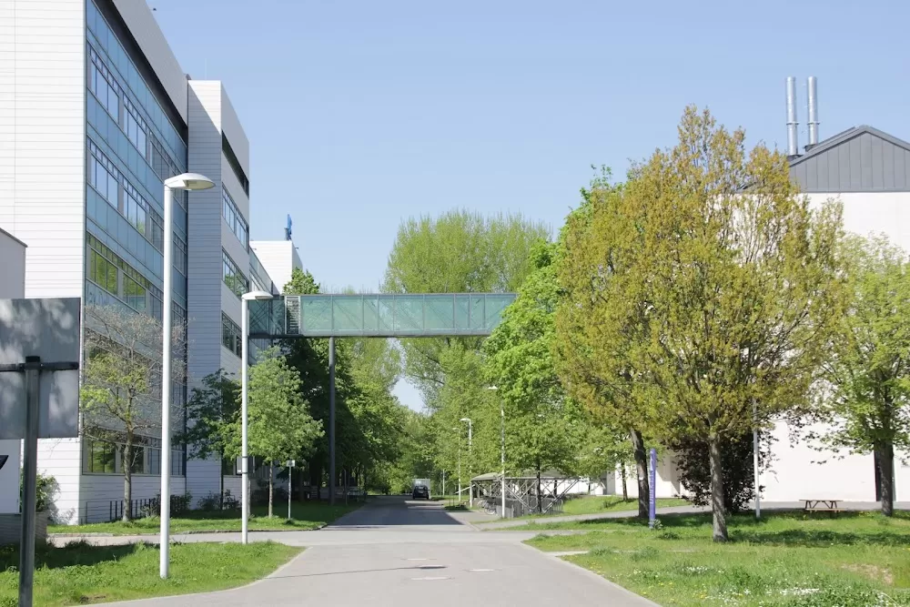 Campus Berlin-Buch GmbH - Photo 3