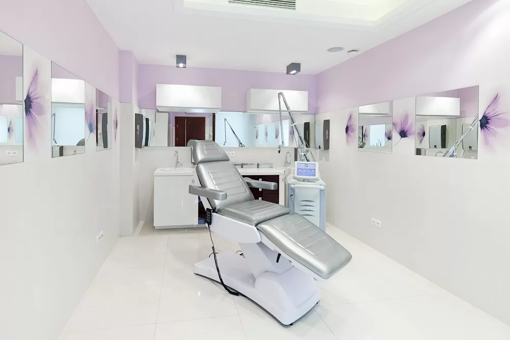 DER MED Centrum dermatologii, medycyny estetycznej, chirurgii plastycznej i ginekologii estetycznej - Photo 3