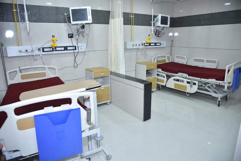Avdhoot Hospital - Photo 4