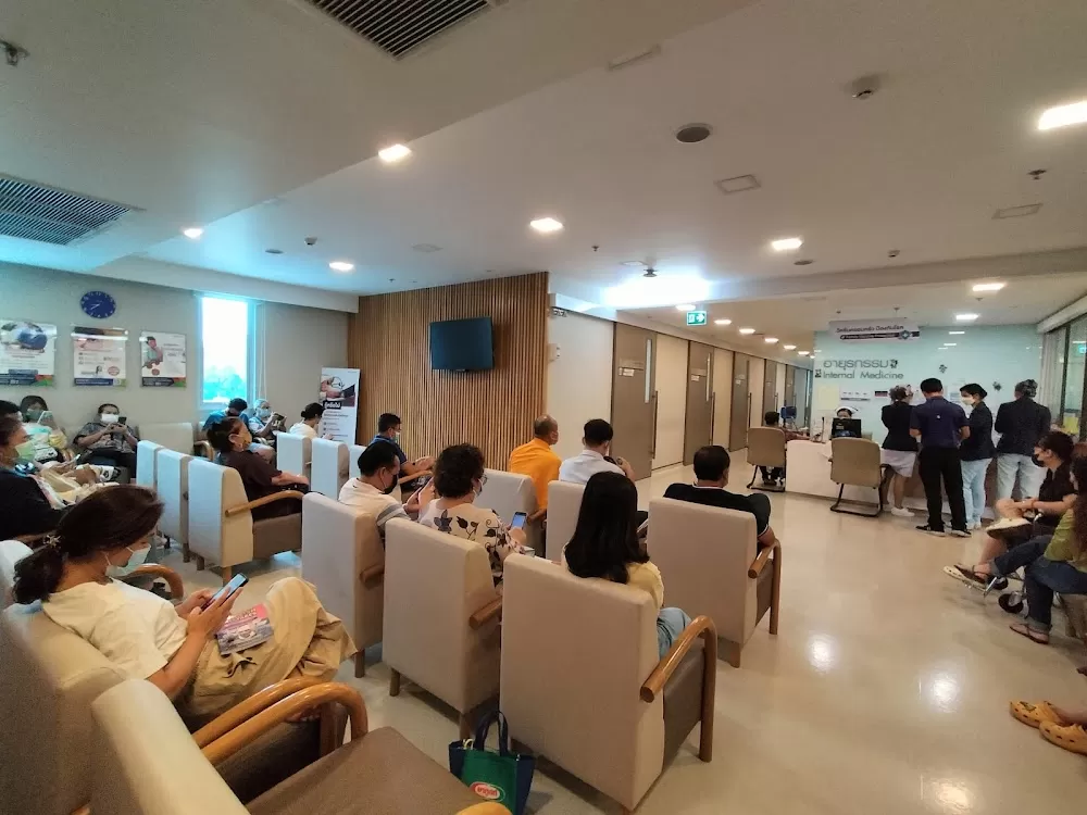 patRangsit Hospital - Photo 2
