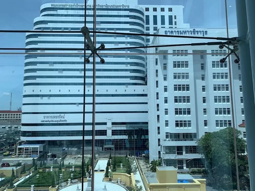 Vajira Hospital - Photo 6