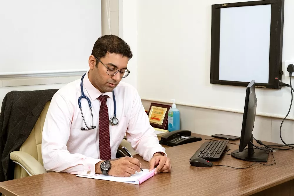 Dr. Fahad Afzal - Best Cancer Specialist In Mumbai | Best Oncologist In Mumbai - Photo 7