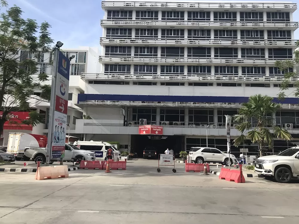patRangsit Hospital - Photo 4