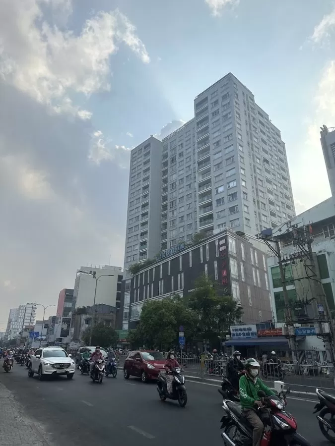 Bệnh Viện Ban Ngày - Photo 2