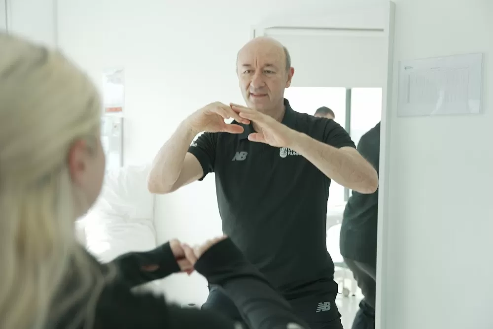 UPANDRUNNING- Al Wasl Sports Medical Center - Photo 8