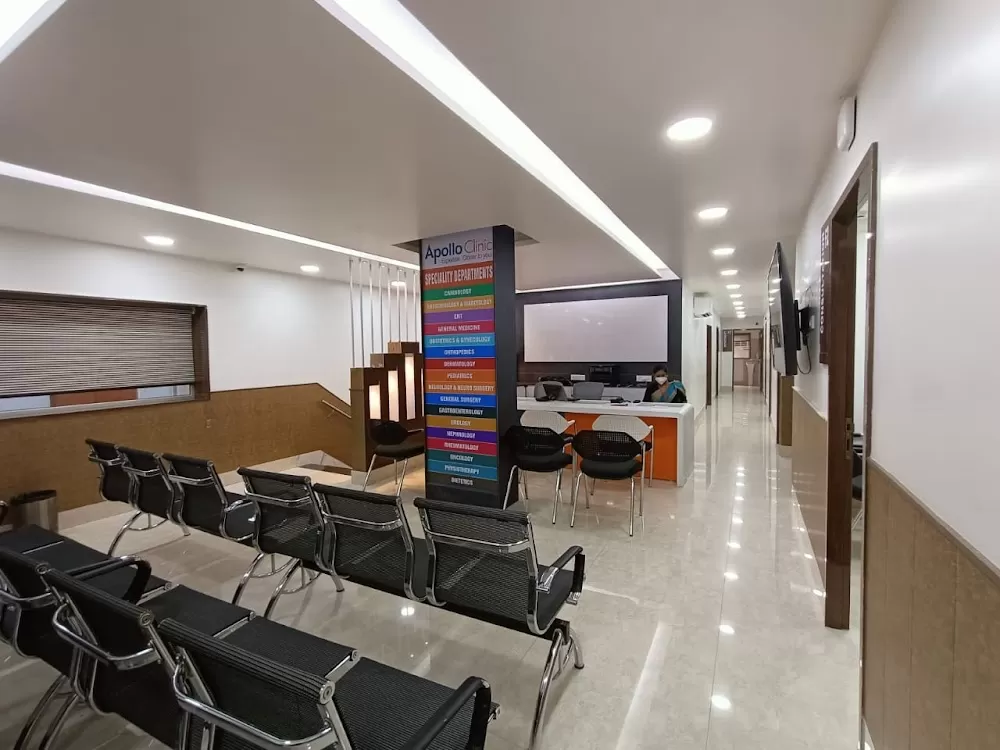 Apollo Clinic, Vivekananda Road Offers MRI, CT Scan, Ultrasound, X-Ray, FibroScan, Dermatology, EEG, Dental, and Blood Test - Photo 4