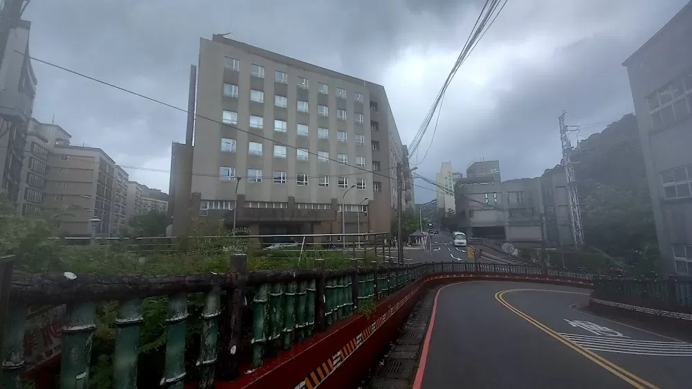 Keelung Chang Gung Memorial Hospital & Lovers Lake Branch - Photo 5