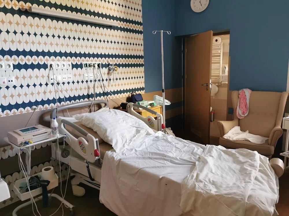 Szpital Ginekologiczno-Położniczy im. Rafała Czerwiakowskiego - Photo 3
