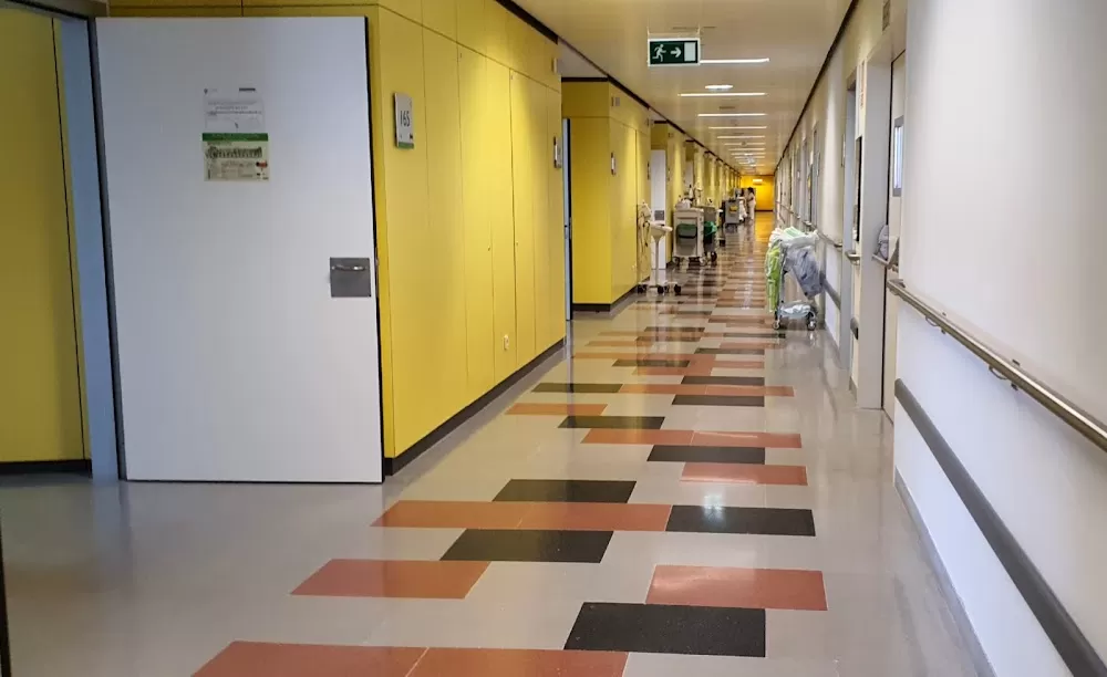 Central University Hospital of Asturias - Photo 8