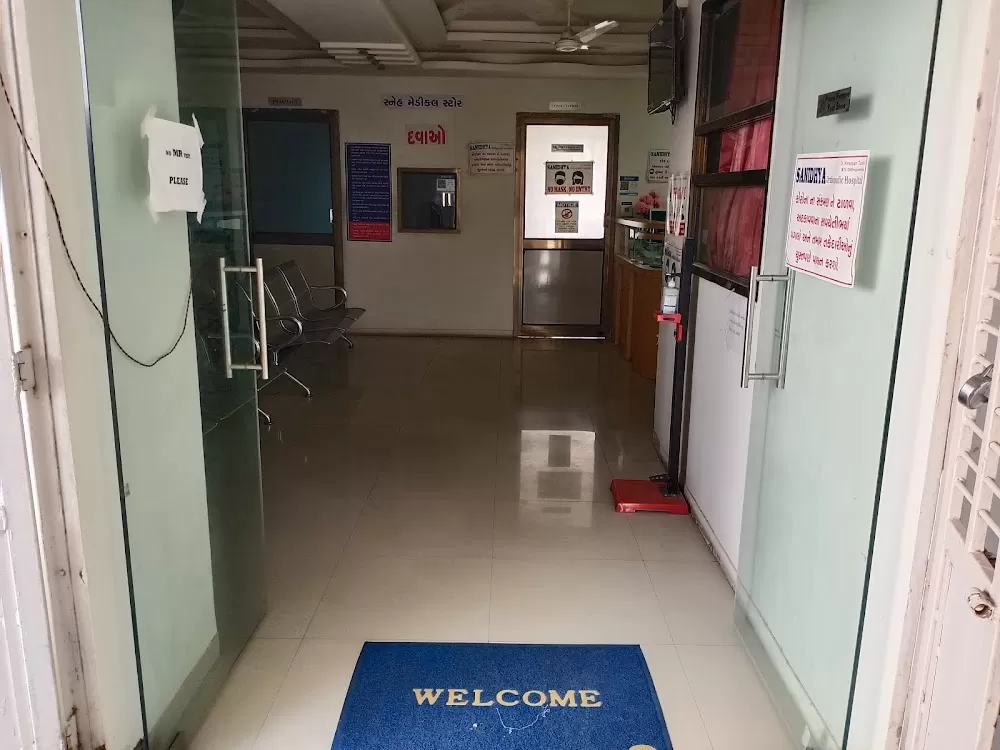 Sanidhya Orthopaedics Hospital (Treatment center of Bone Fracture, Arthritis, Backpain,Sports Injuries & Joint Replacement) - Photo 4