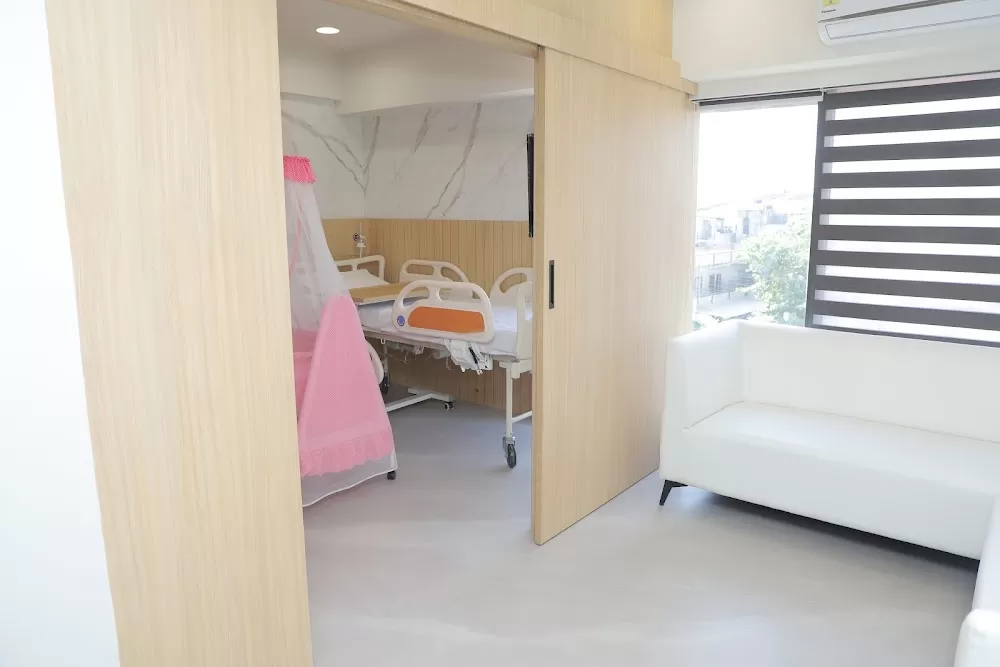 Florence Women's Hospital - Photo 2