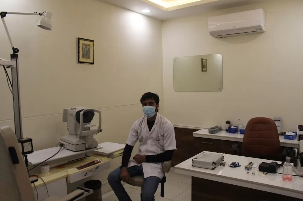 Puru Eye Hospital - Photo 4