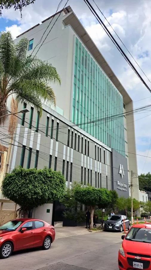 MEDYARTHROS Surgery Center - Photo 1