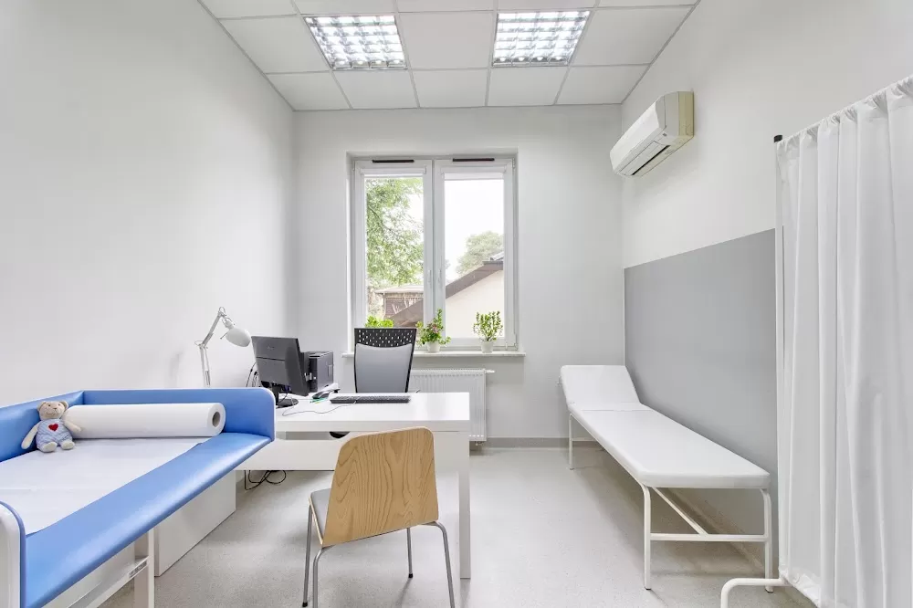 Lekarze z Radości - ginekolog, dermatolog, laryngolog, badania USG - Photo 4