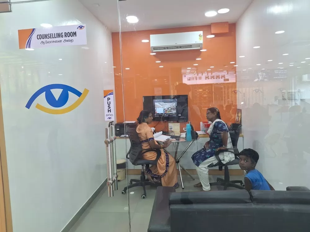 Vasan Eye Care Hospital - (Vadapalani, Chennai) - Photo 2