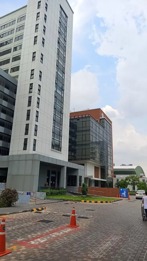 Charoenkrung Pracharak Hospital - Photo 7