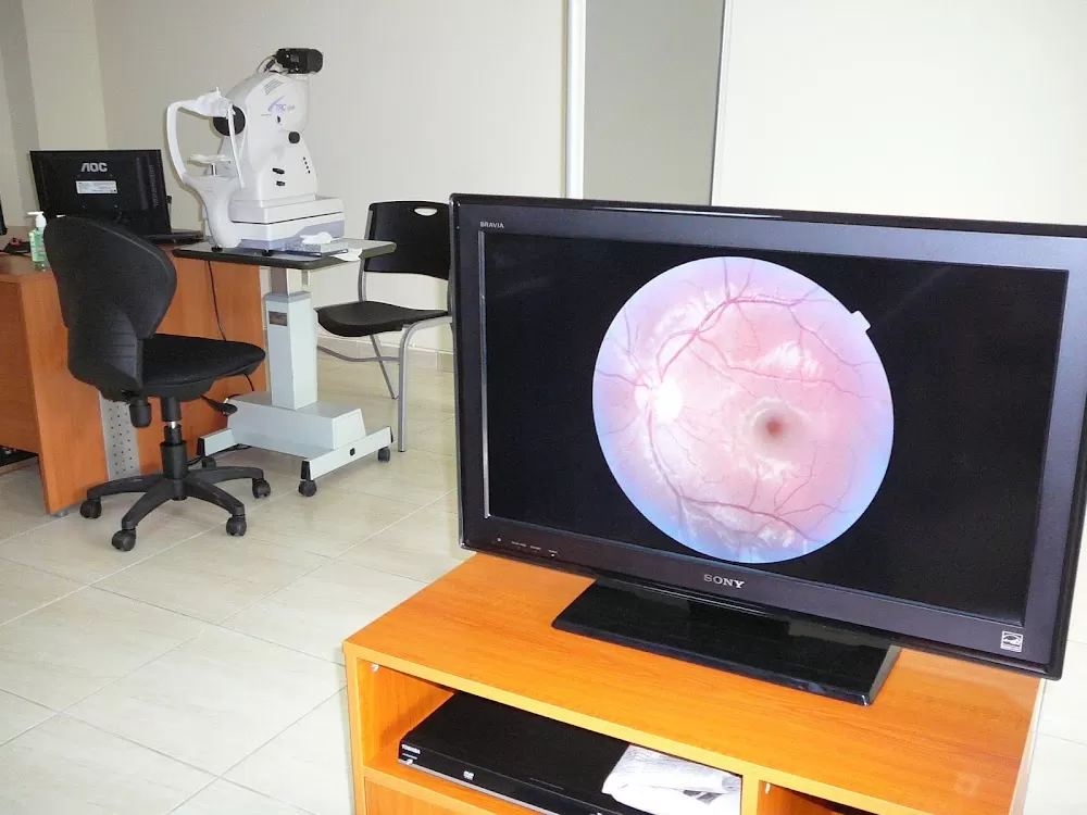 Clinical Yee - Ocular Microsurgery Institute - Photo 3