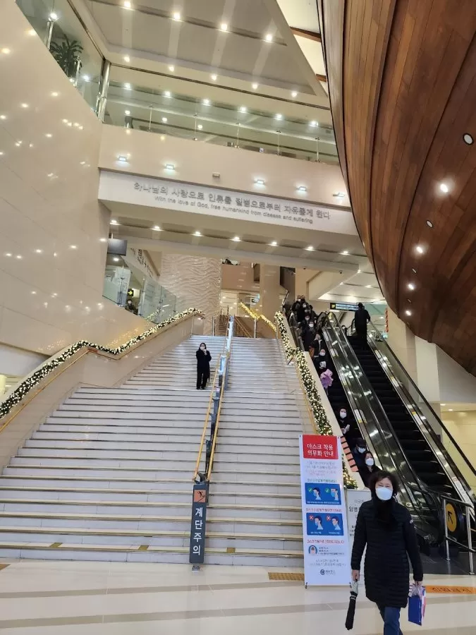 Yonsei Cancer Center - Photo 4