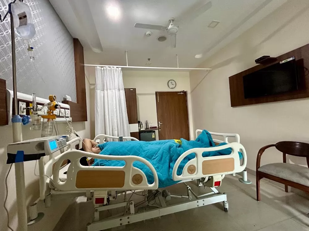 Apollo Cradle & Children and Apollo Spectra Hospitals - Best gynecology, orthopedic, ENT, Urology surgeon in greater noida - Photo 1