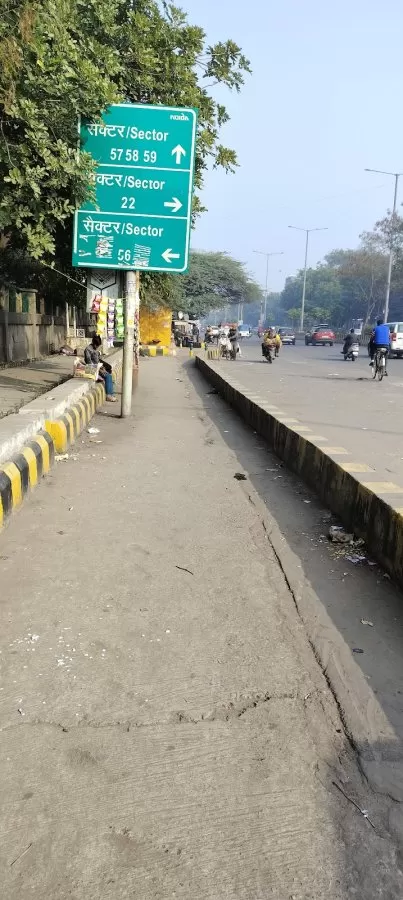 Noida sector 12 - Photo 3