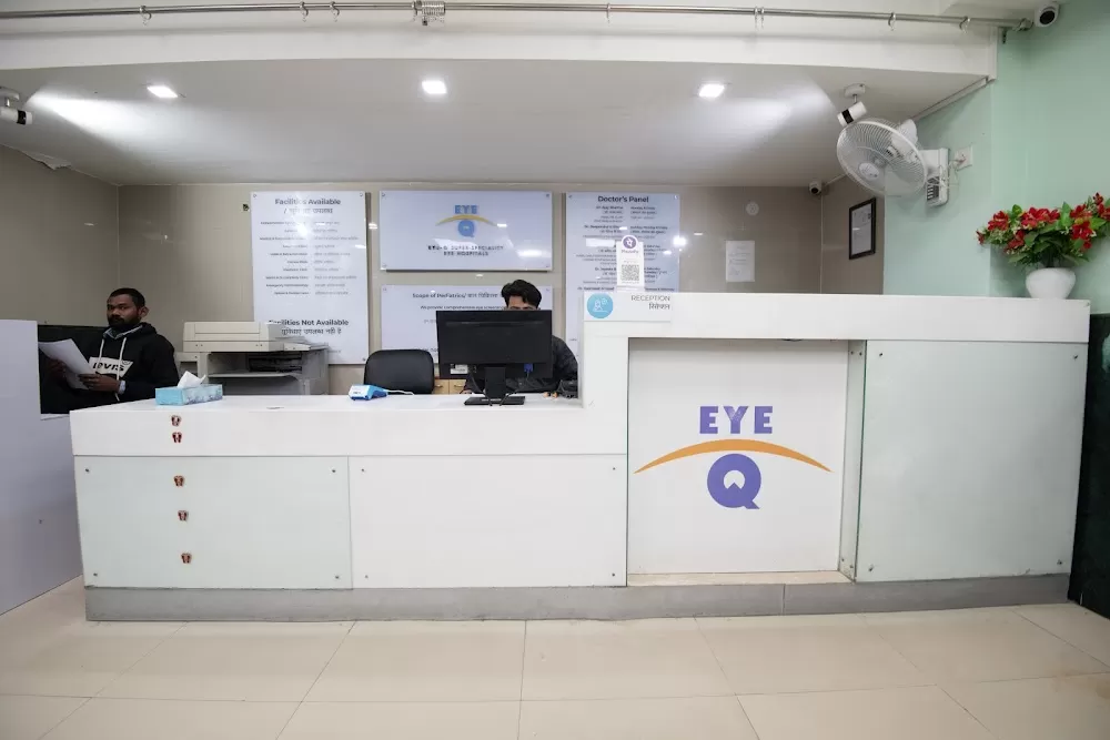 Cataract Surgery Specialists at Eye-Q Hospitals in Gurgaon - Photo 1