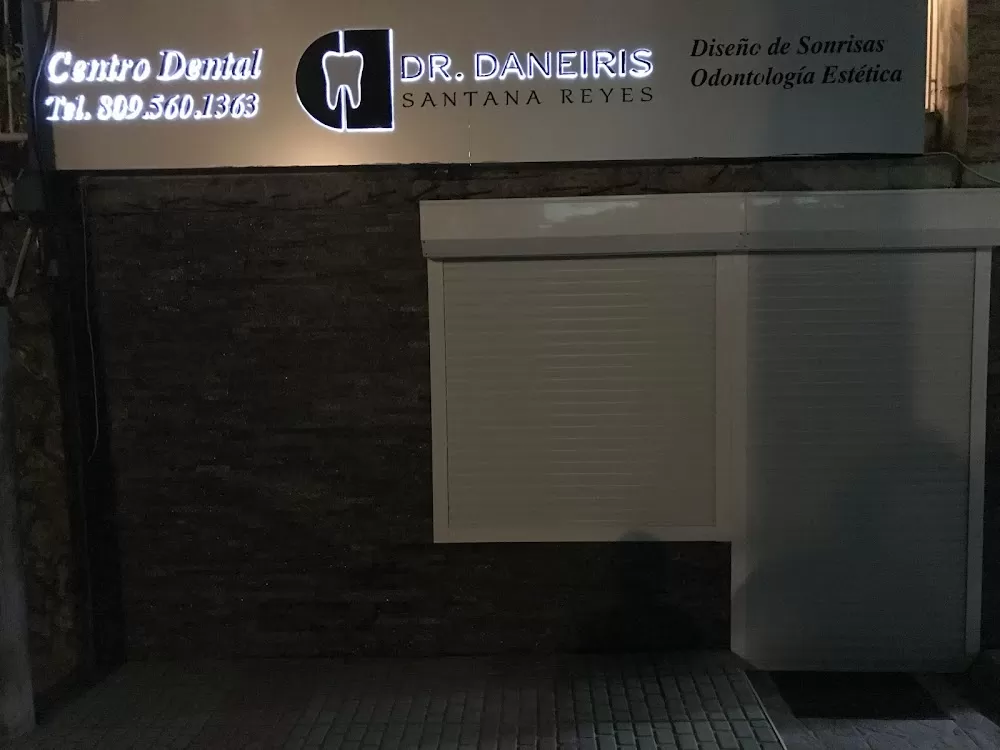Centro Dental Dr. Daneiris Santana Reyes - Photo 1