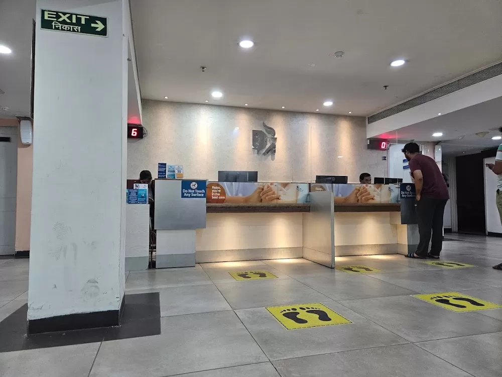 Best Gastroenterologist - Dr Arun | 35+ Yrs of Exp. | Noida - Photo 2