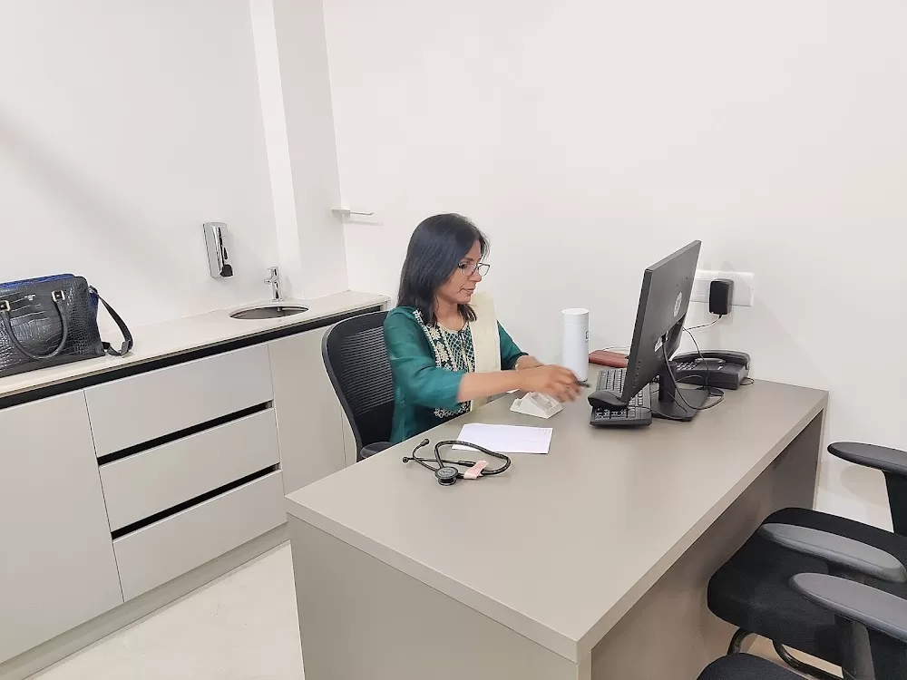 Dr Anshu Syed - Photo 2