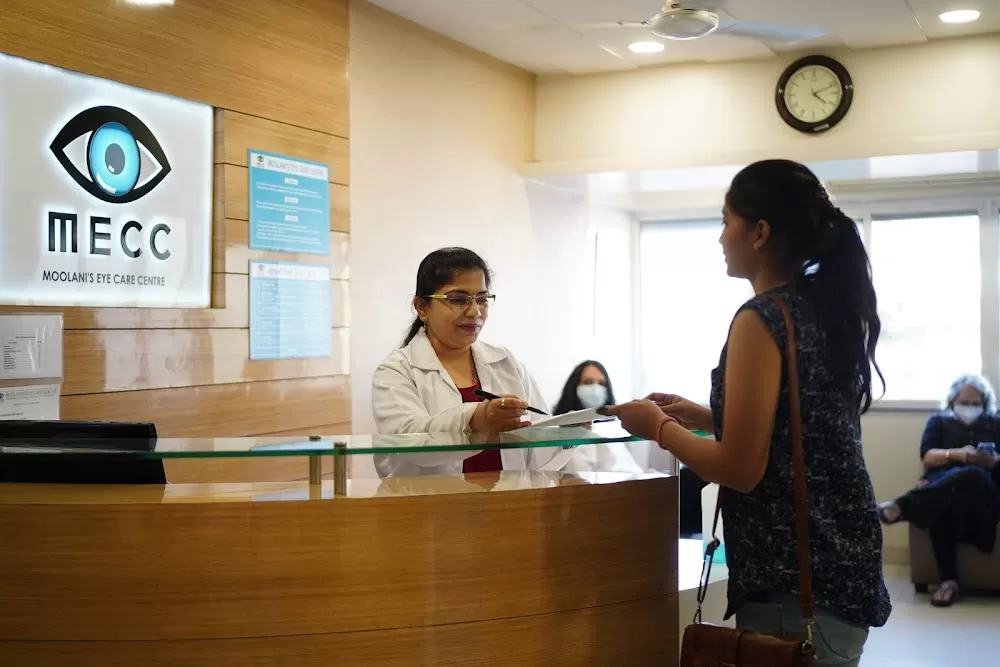Moolani's Eye Care Centre – Eye Specialist & Cataract Surgery Pune | MG Road - Photo 3