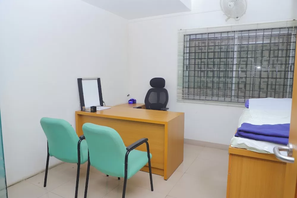 Hari Laser Clinics - Daycare Piles, Varicose Veins, Fistula, Fissure, Hernia, Gallstones, Circumcision, Lipoma, Hydrocele - Photo 4