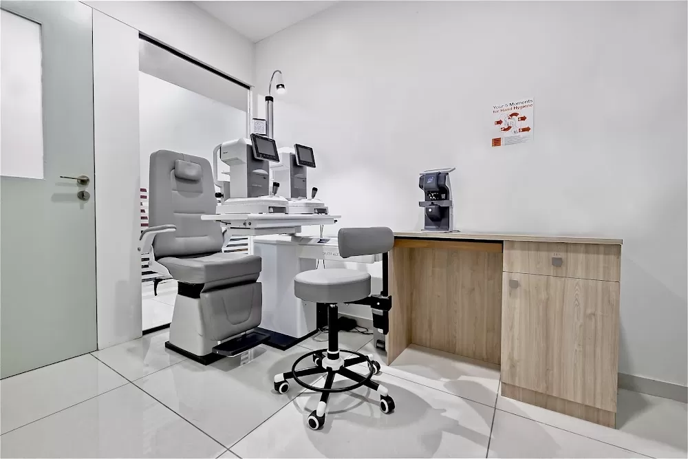 Vala Eye Centre : Best Eye Hospital & Best Retina Specialist in Vadodara - Photo 1