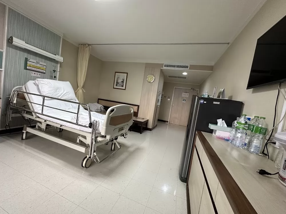 Thainakarin Hospital - Photo 8