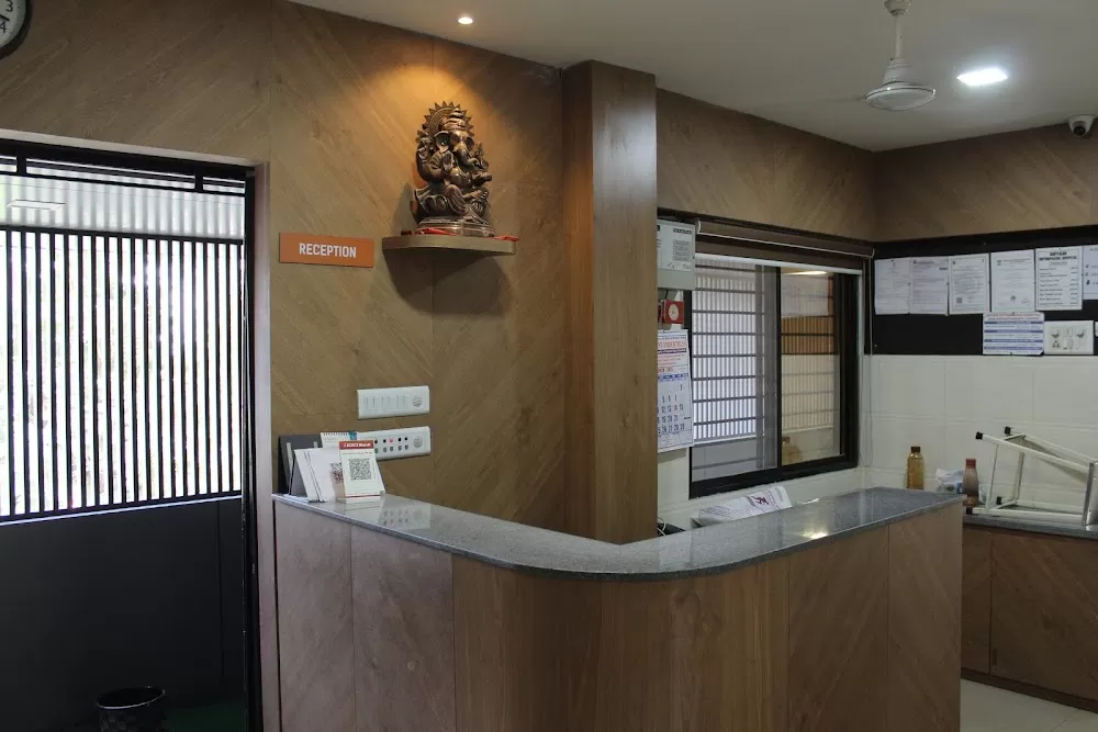 Shyam Orthopaedic Hospital and Physiotherapy Centre - Knee Replacement Surgeon in Vadodara - Dr Vishal shah - Photo 4